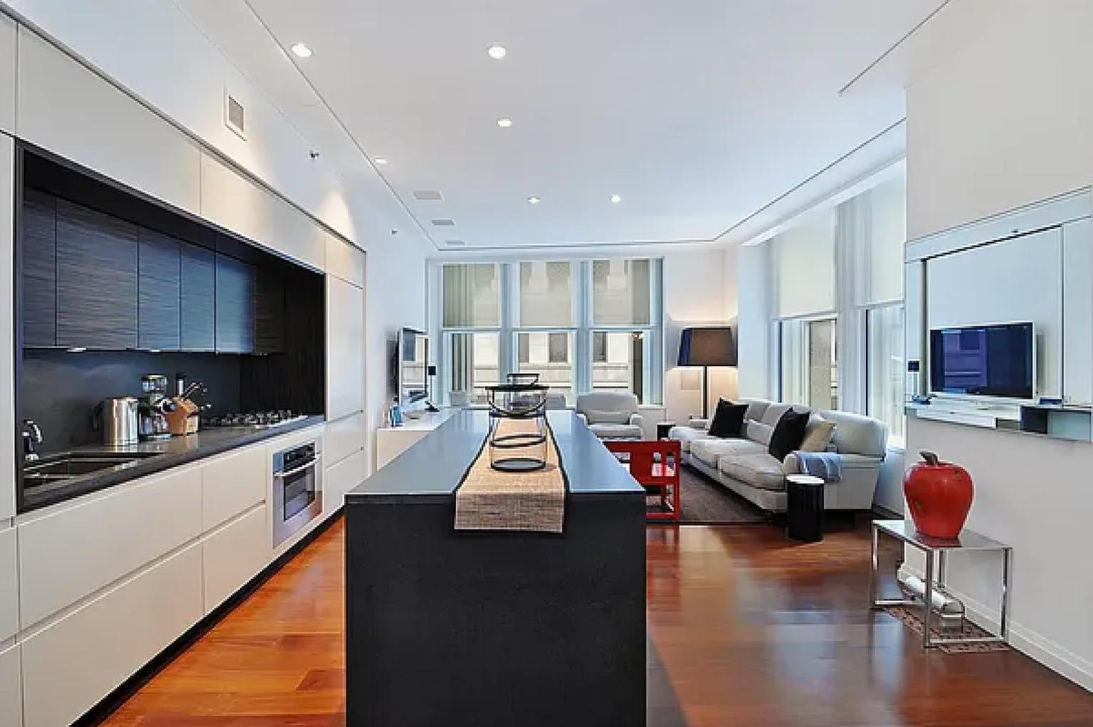 Listing photo 1 of 6