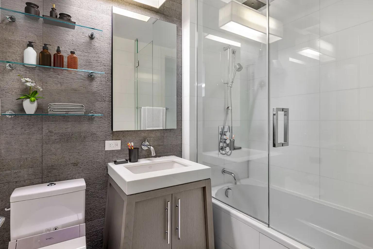 Listing photo 1 of 6