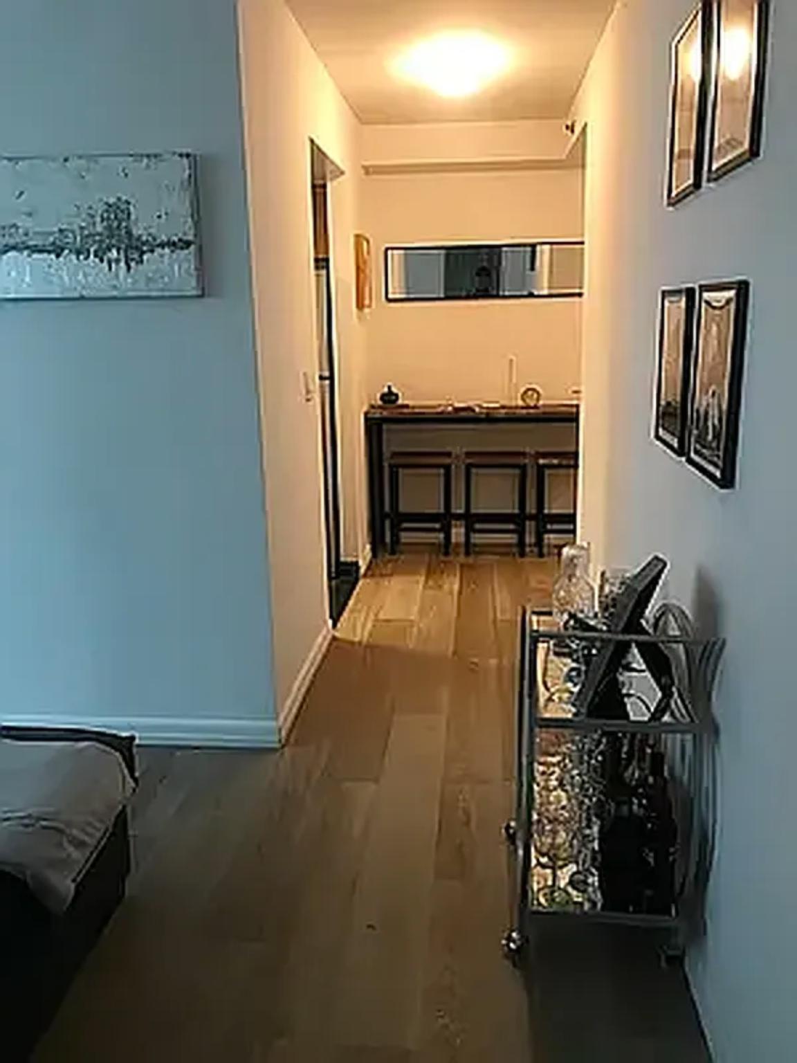 Listing photo 1 of 8