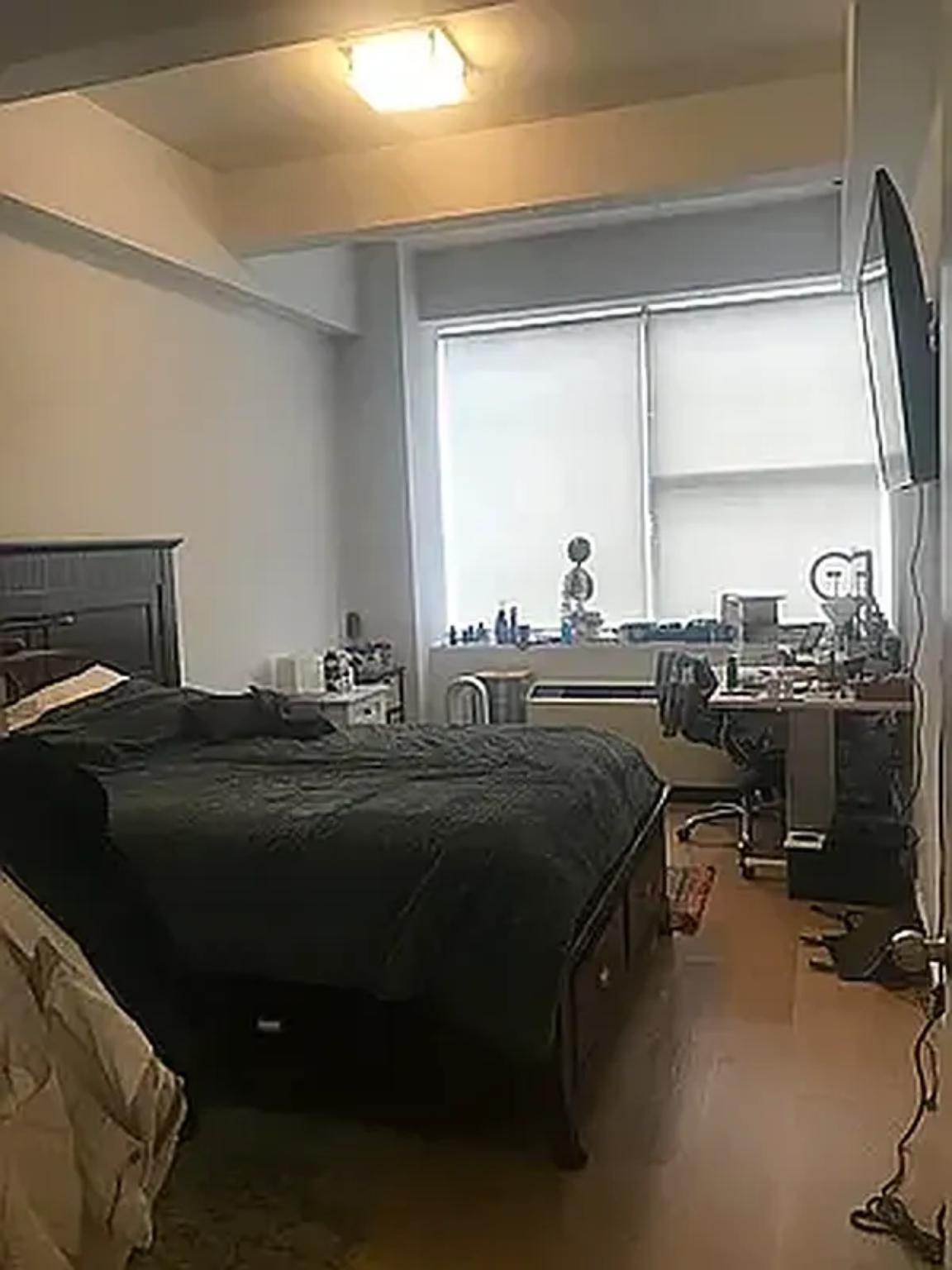 Listing photo 1 of 8