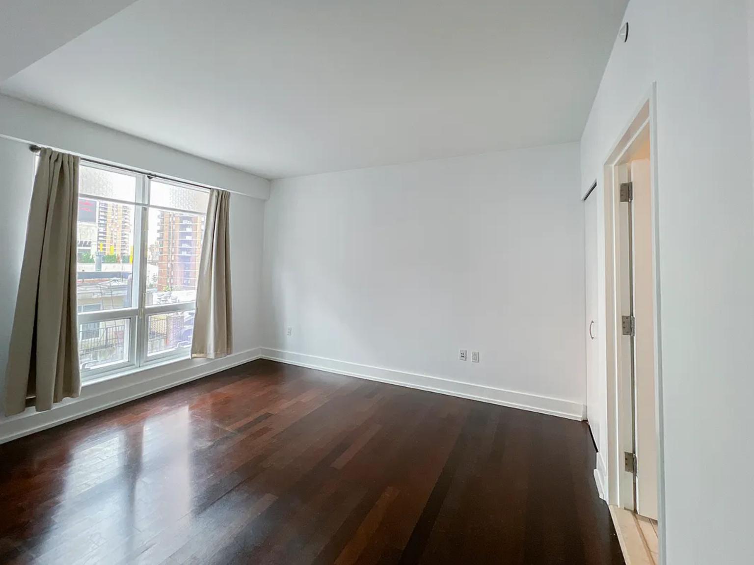 Listing photo 1 of 10