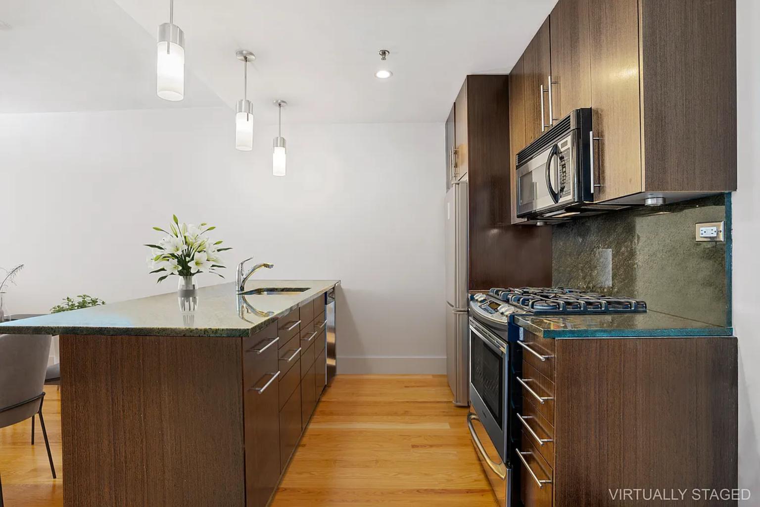 Listing photo 1 of 5