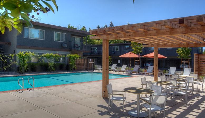 Listing photo 1 of 5