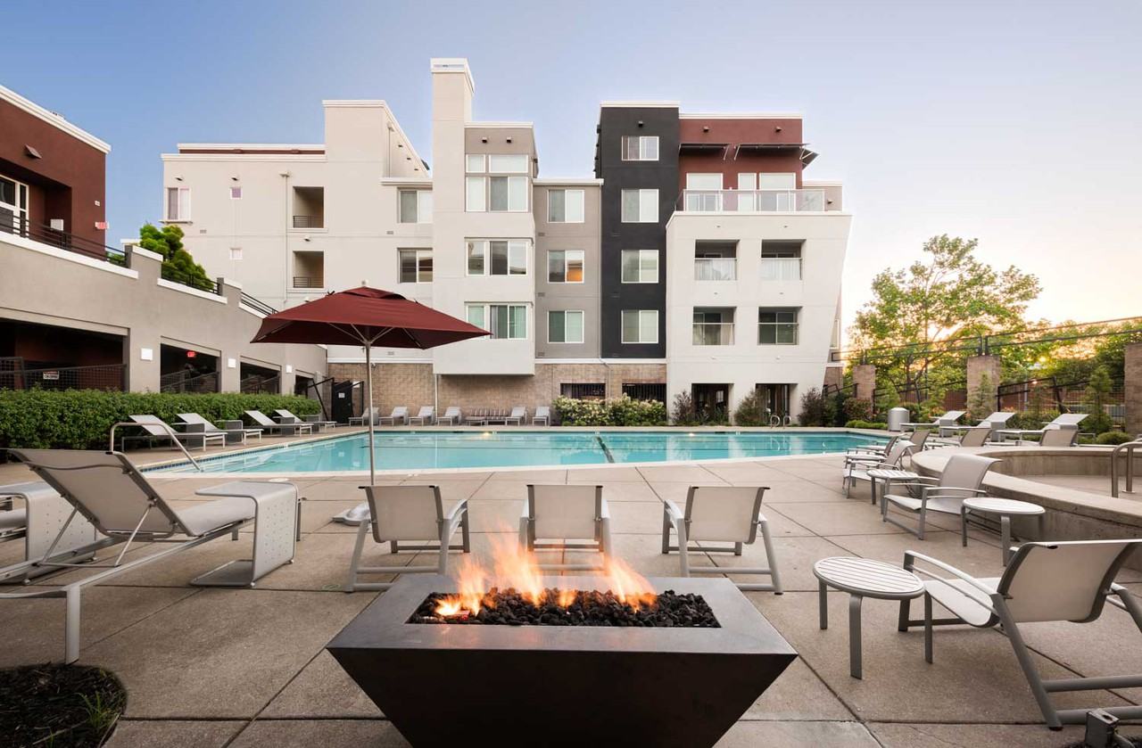 Listing photo 1 of 5