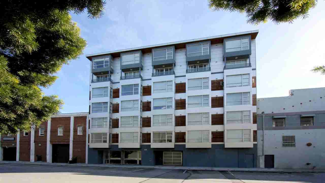 Listing photo 1 of 5