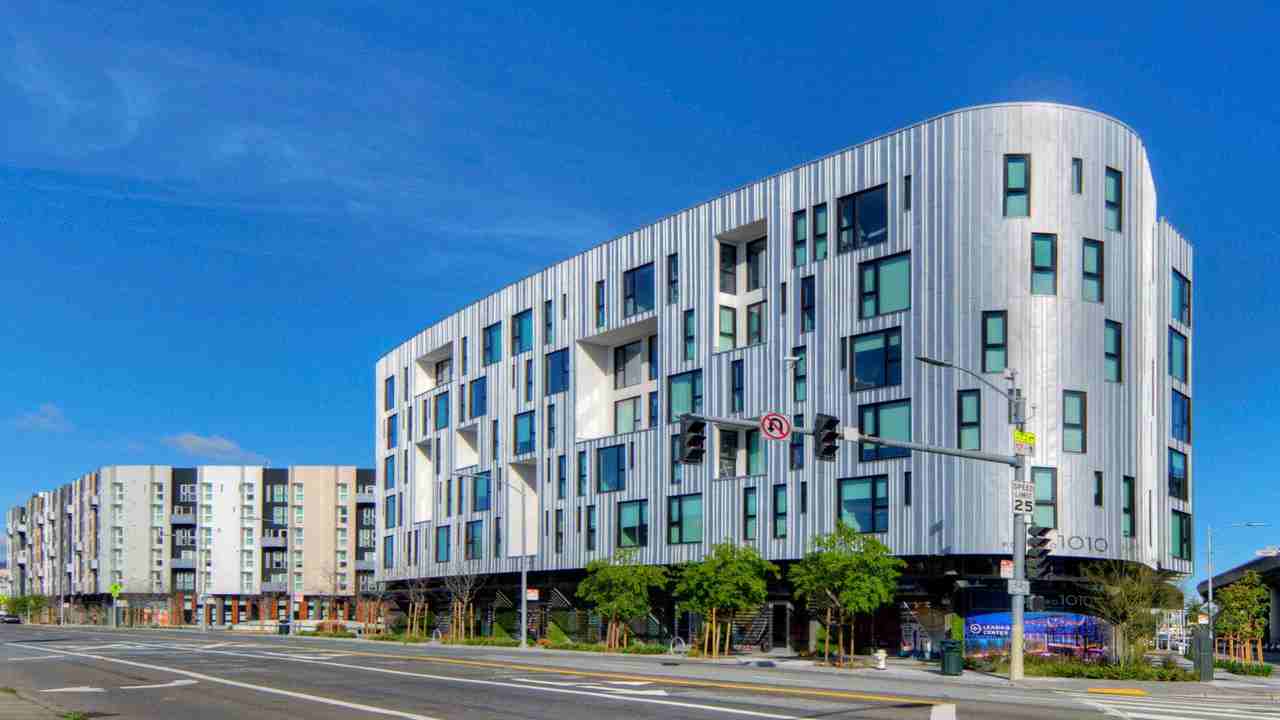 Listing photo 1 of 5