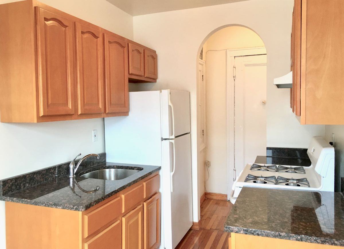 Listing photo 1 of 5