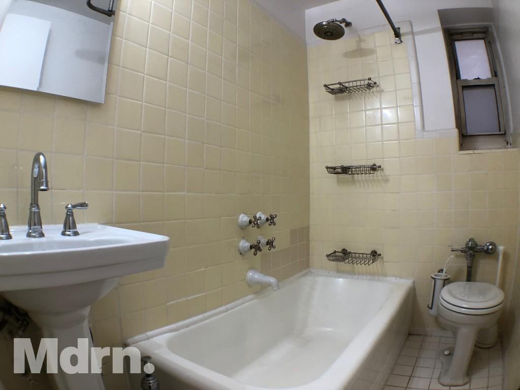 Listing photo 1 of 3