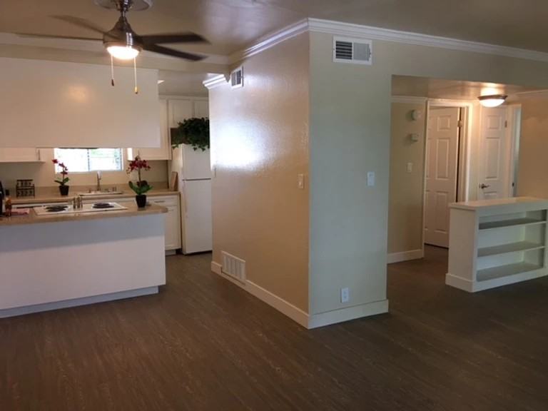Listing photo 1 of 5