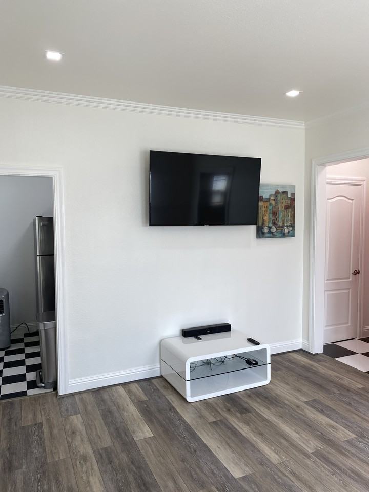 Listing photo 1 of 5
