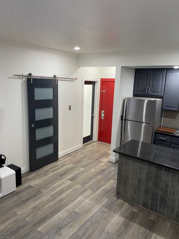 Listing photo 1 of 5