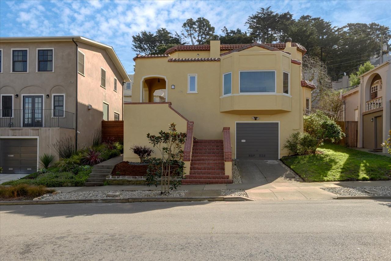 Listing photo 1 of 5