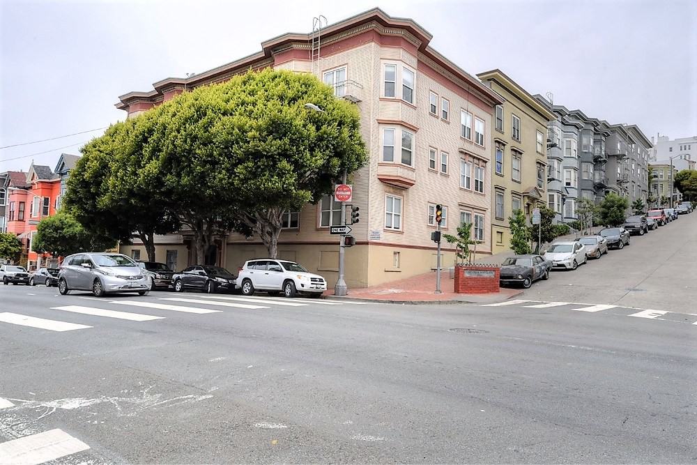 Listing photo 1 of 5