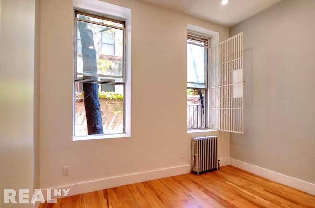 Listing photo 1 of 5