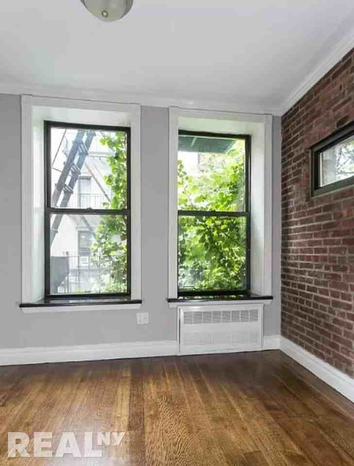 Listing photo 1 of 5
