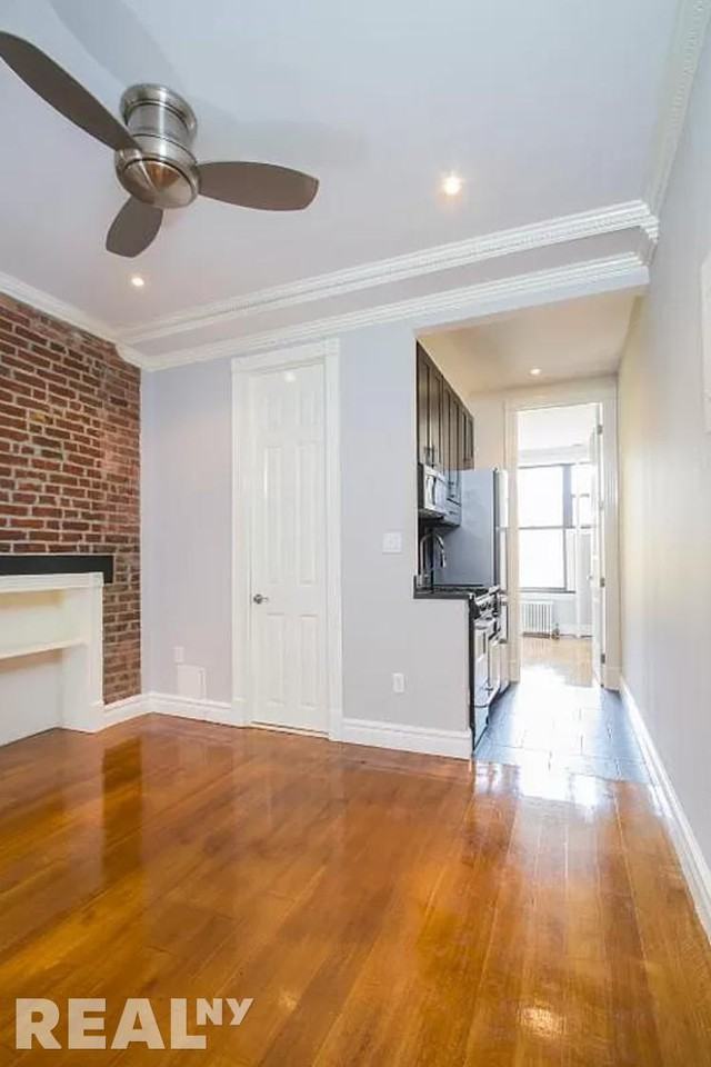 Listing photo 1 of 4