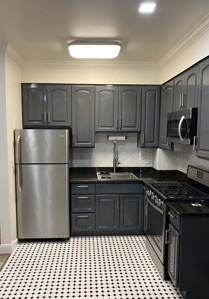 Listing photo 1 of 5