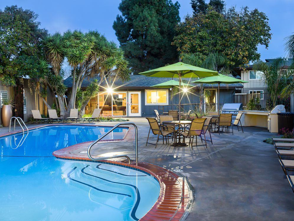 Listing photo 1 of 5