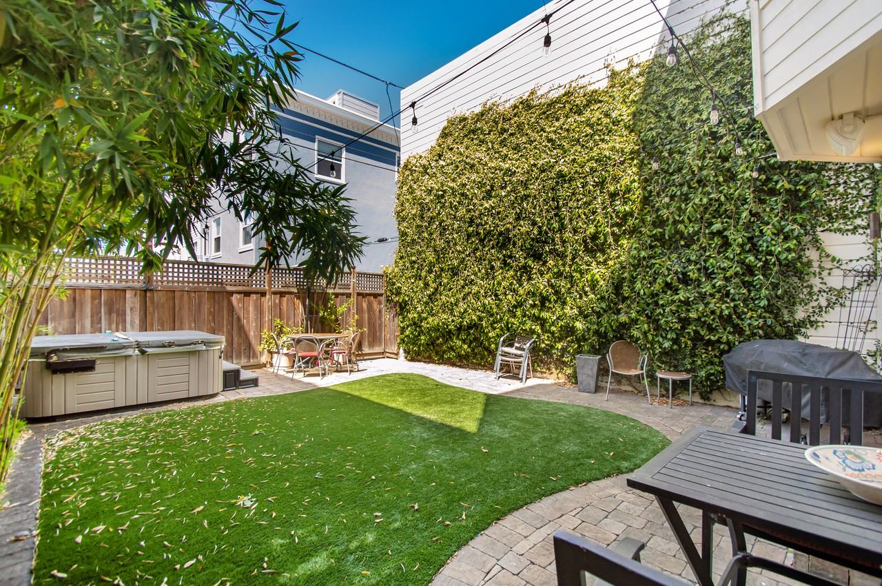 Listing photo 1 of 5