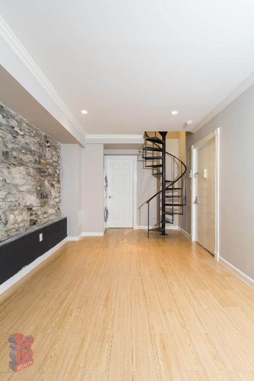 Listing photo 1 of 5