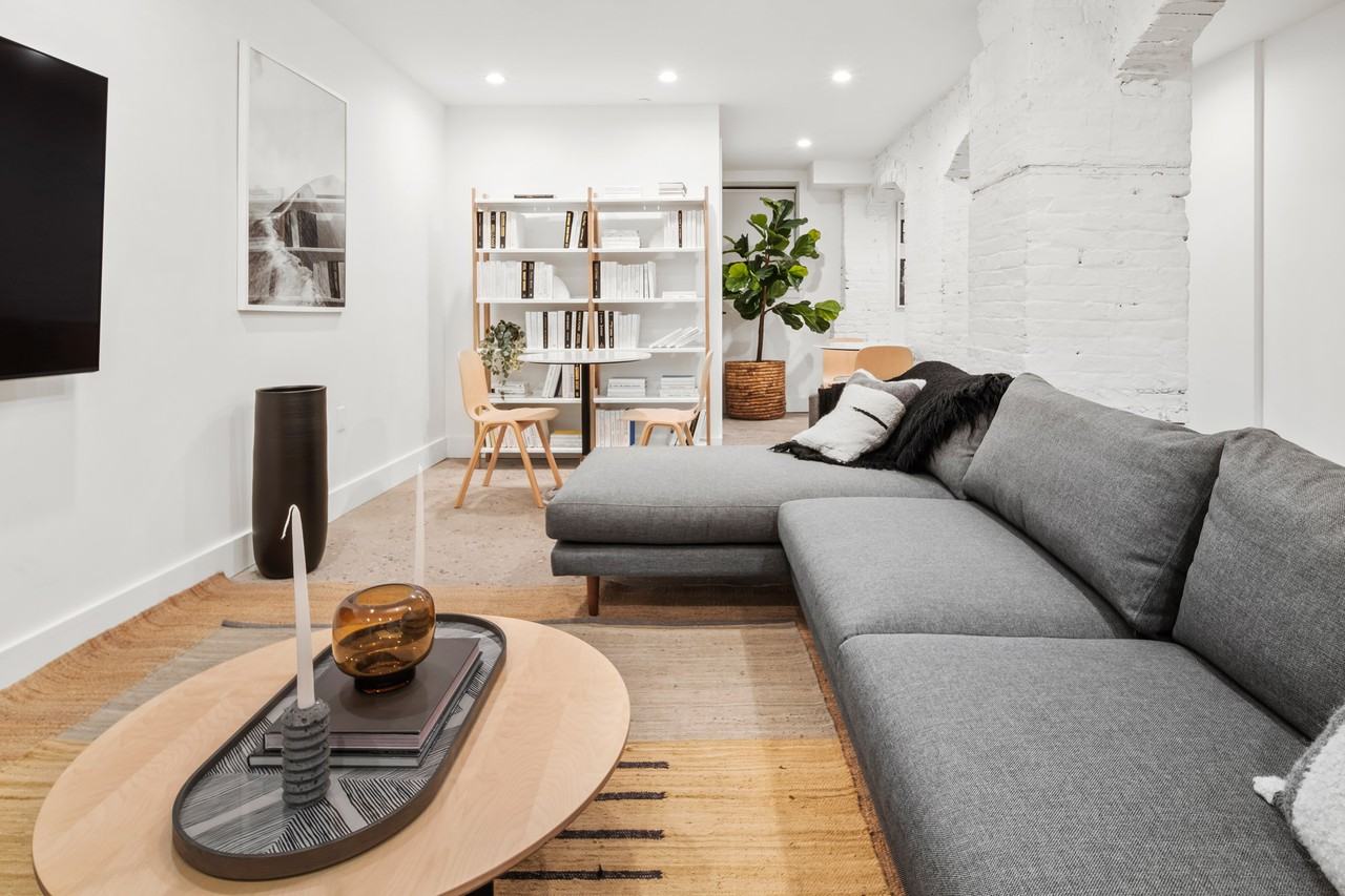 Listing photo 1 of 5