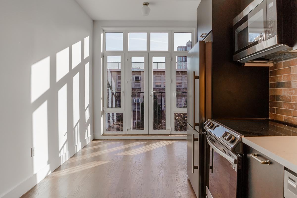 Listing photo 1 of 5