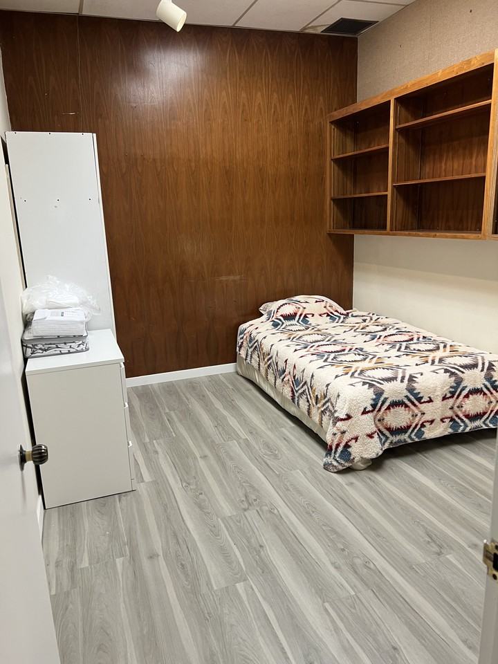 Listing photo 1 of 5