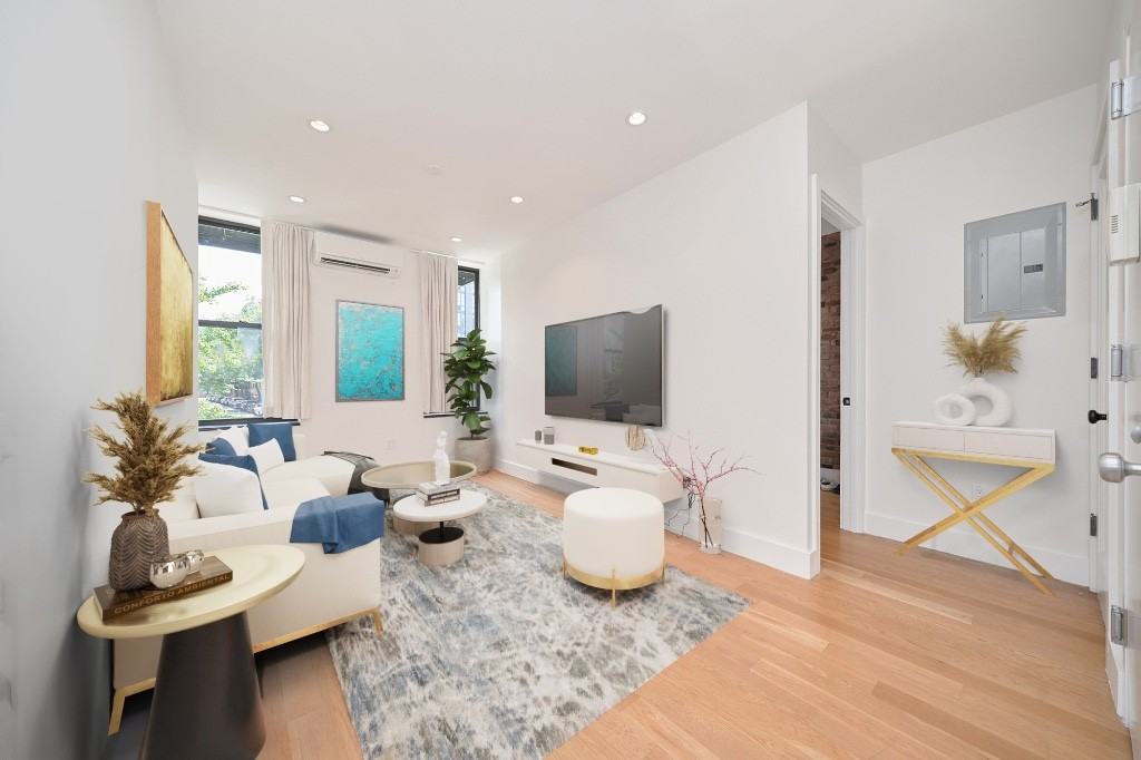 Listing photo 1 of 5