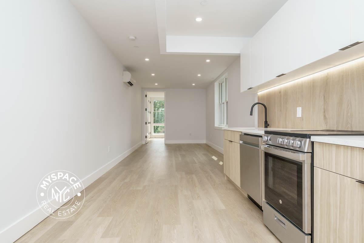 Listing photo 1 of 5