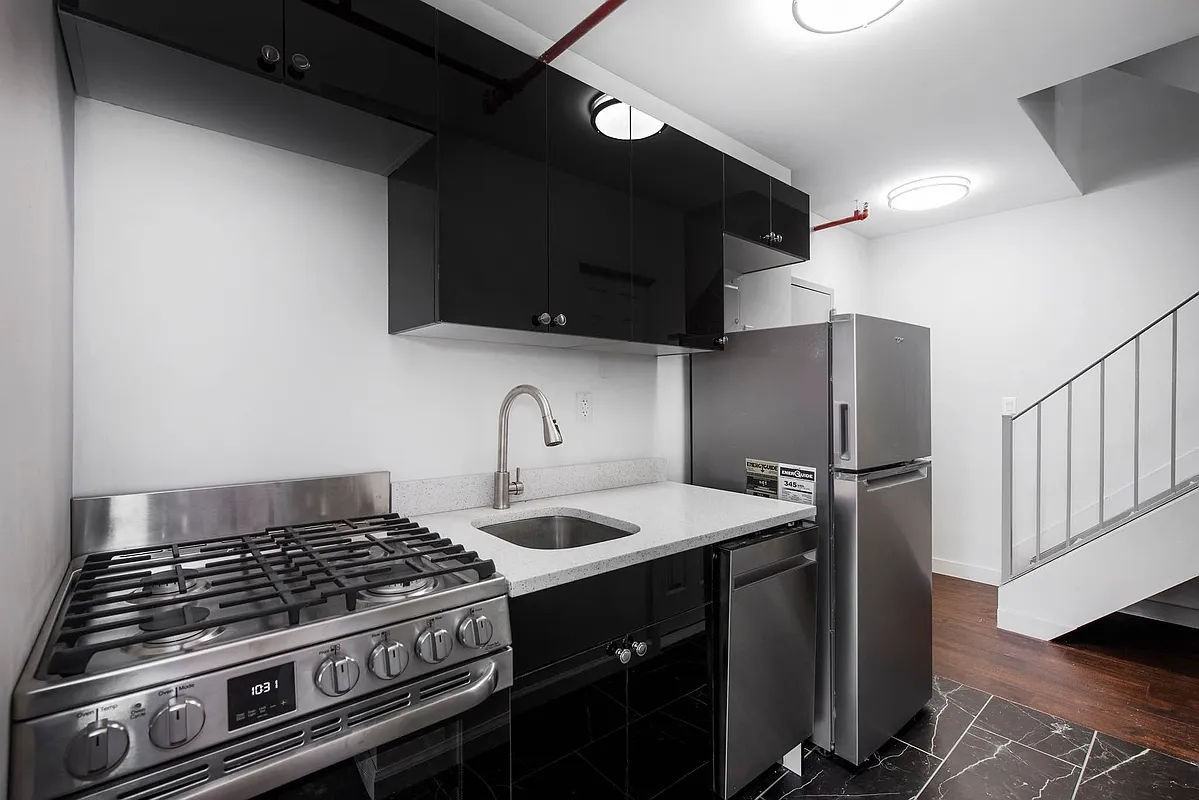 Listing photo 1 of 3