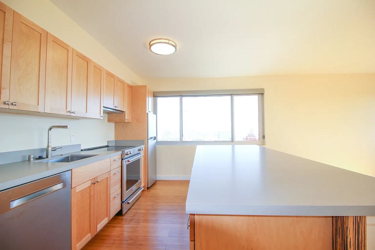 Listing photo 1 of 5