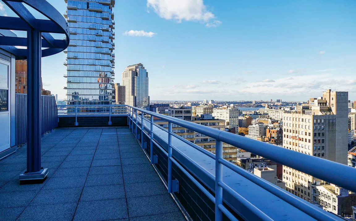 Listing photo 1 of 4