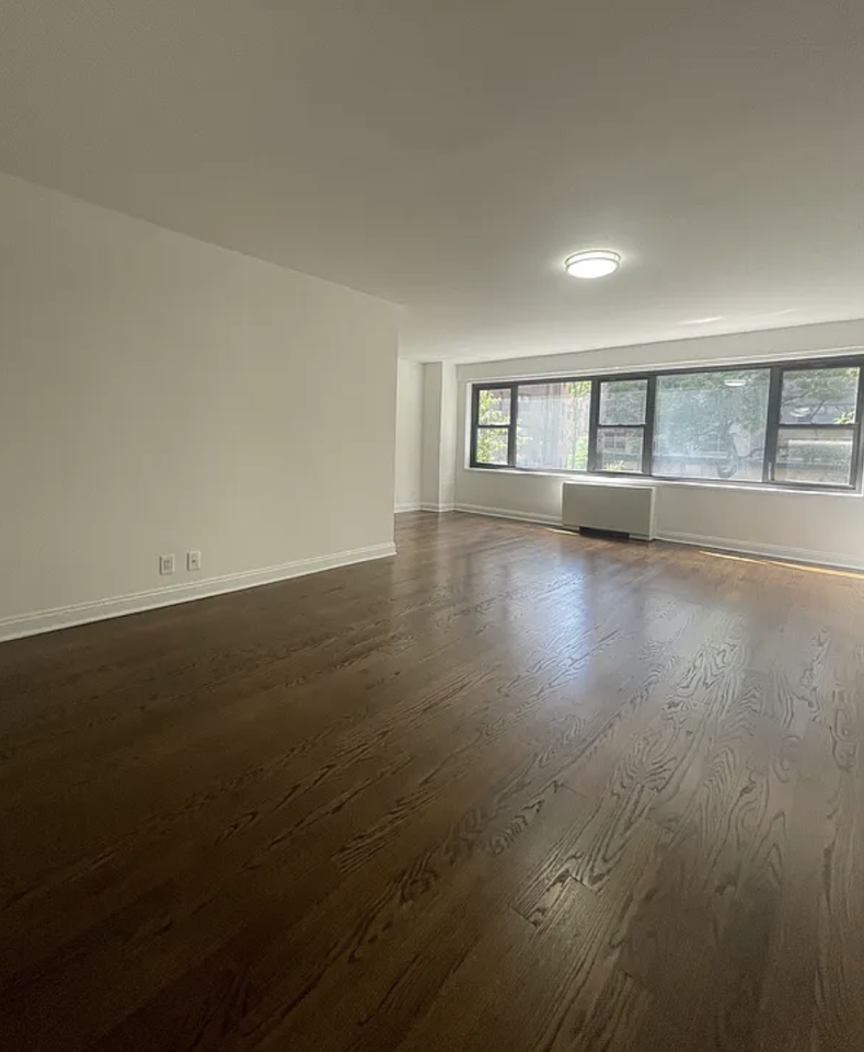 Listing photo 1 of 4