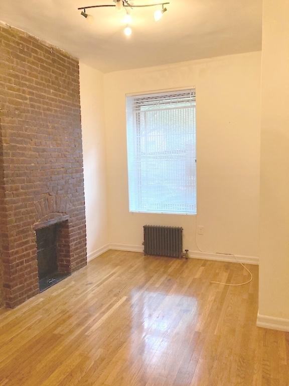 Listing photo 1 of 5