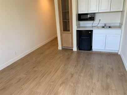 Listing photo 1 of 3