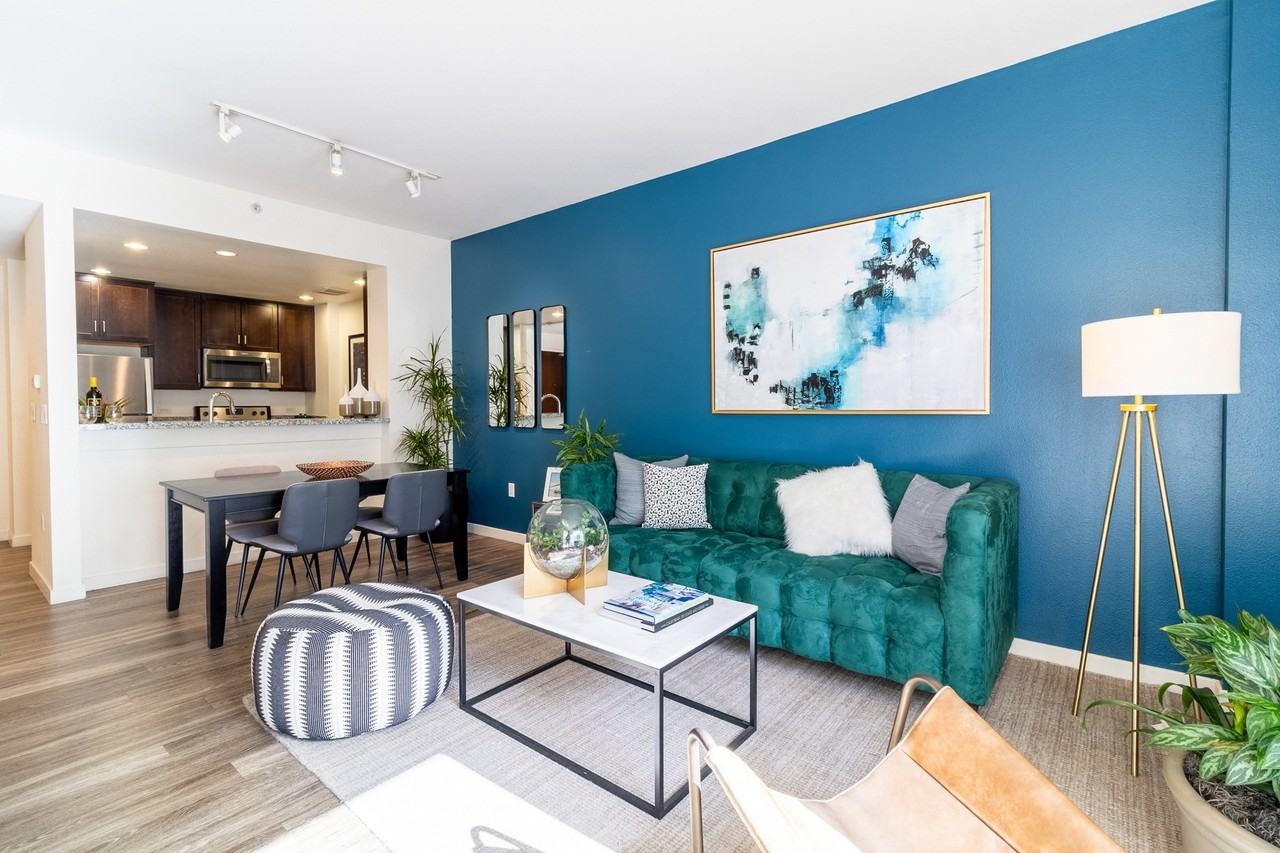 Listing photo 1 of 5