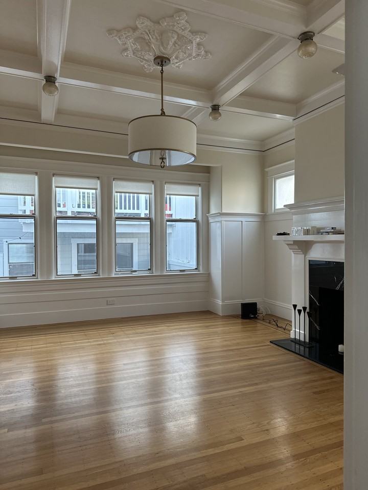 Listing photo 1 of 5