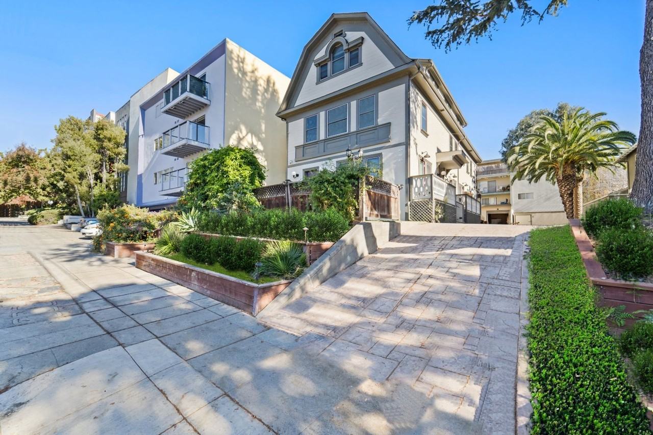 Listing photo 1 of 5