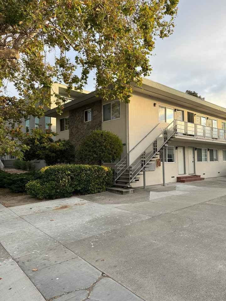 Listing photo 1 of 5