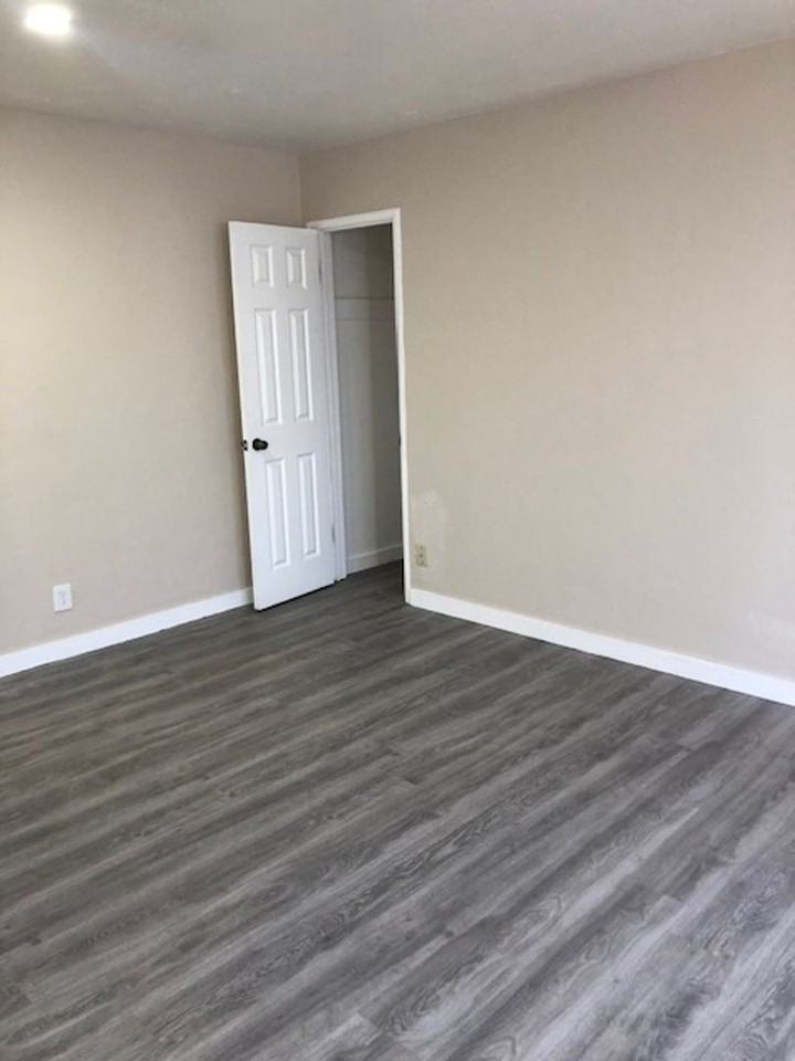 Listing photo 1 of 4