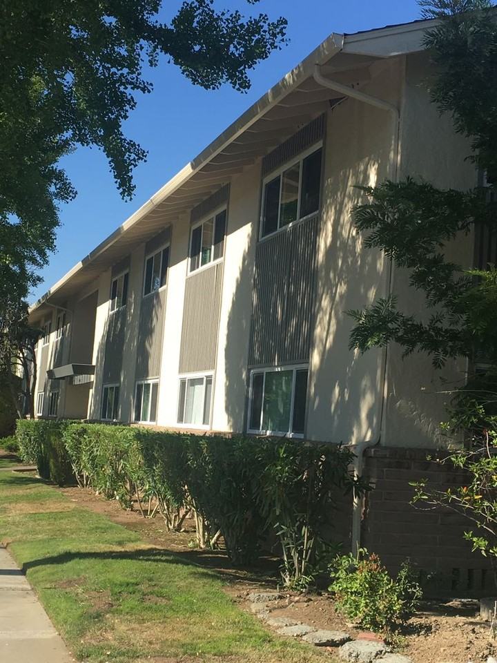 Listing photo 1 of 4