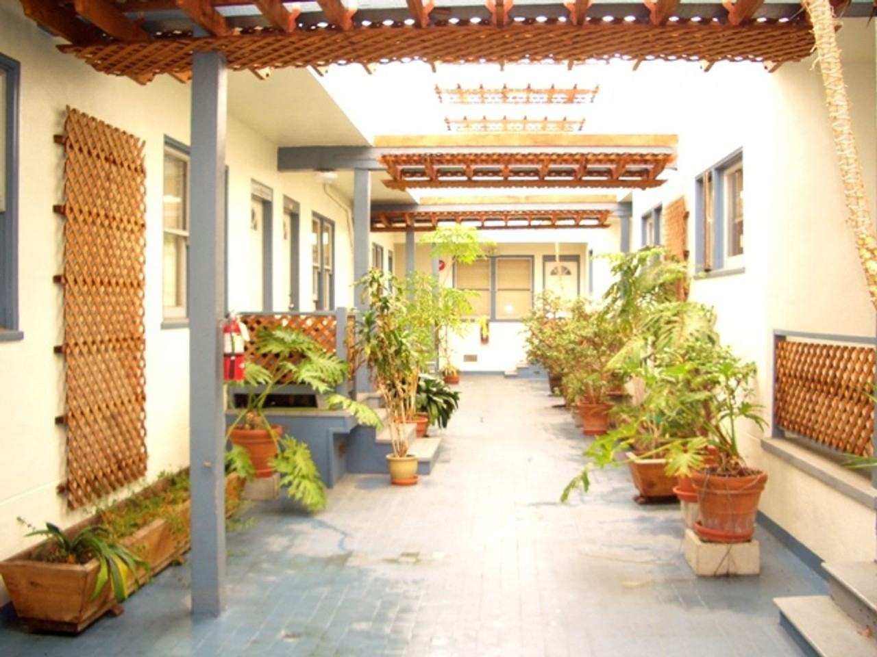 Listing photo 1 of 5