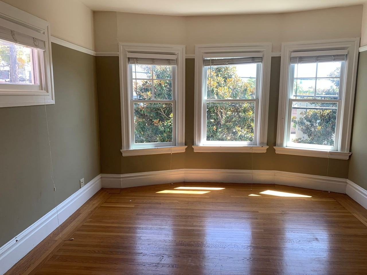 Listing photo 1 of 5