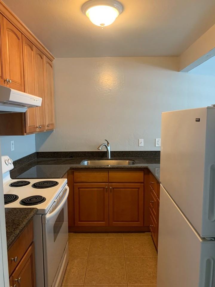 Listing photo 1 of 4