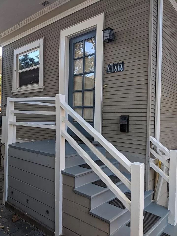 Listing photo 1 of 5