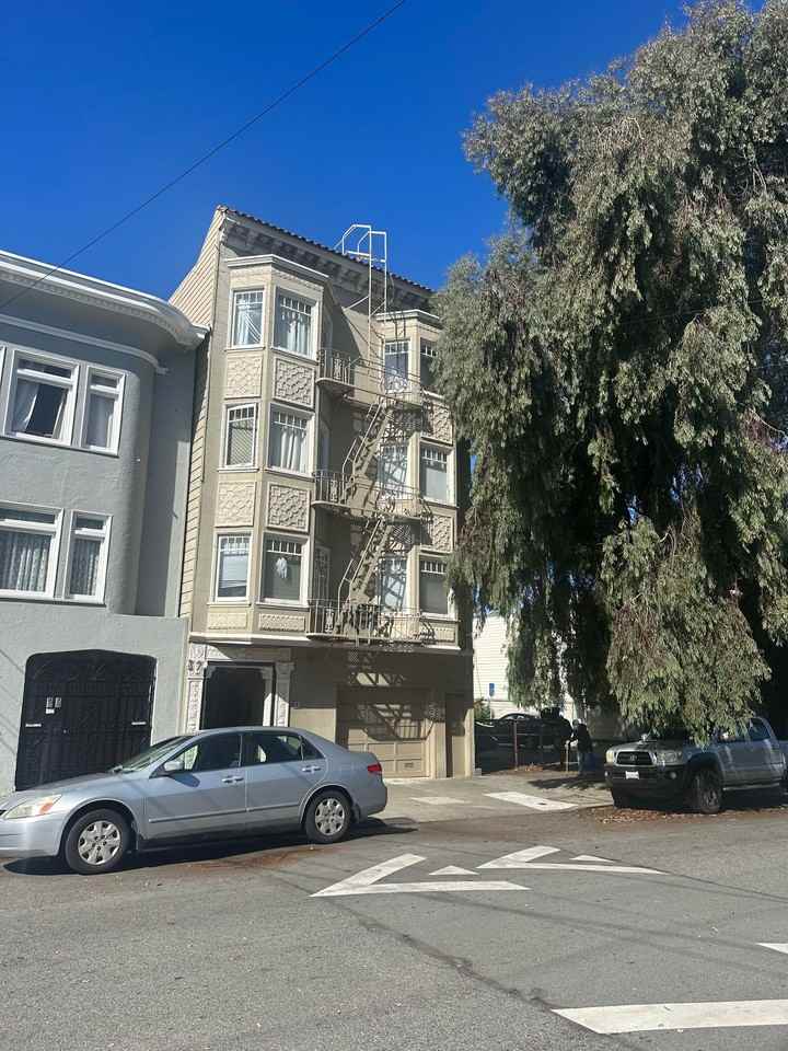 Listing photo 1 of 5