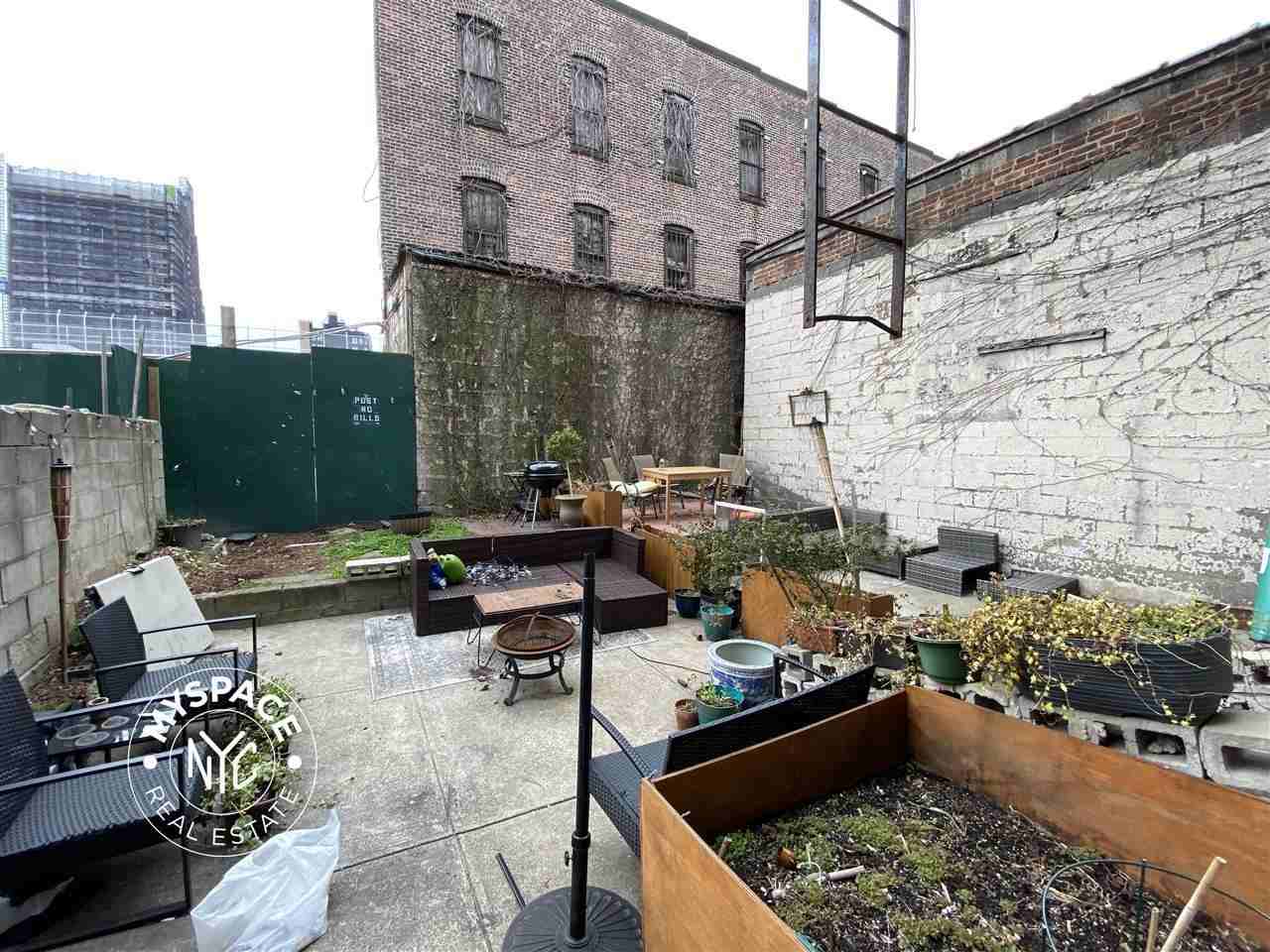 Listing photo 1 of 5