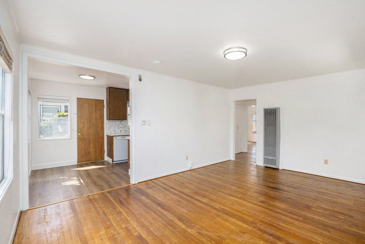 Listing photo 1 of 5