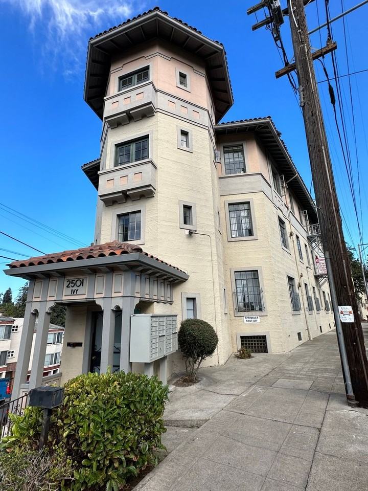 Listing photo 1 of 5