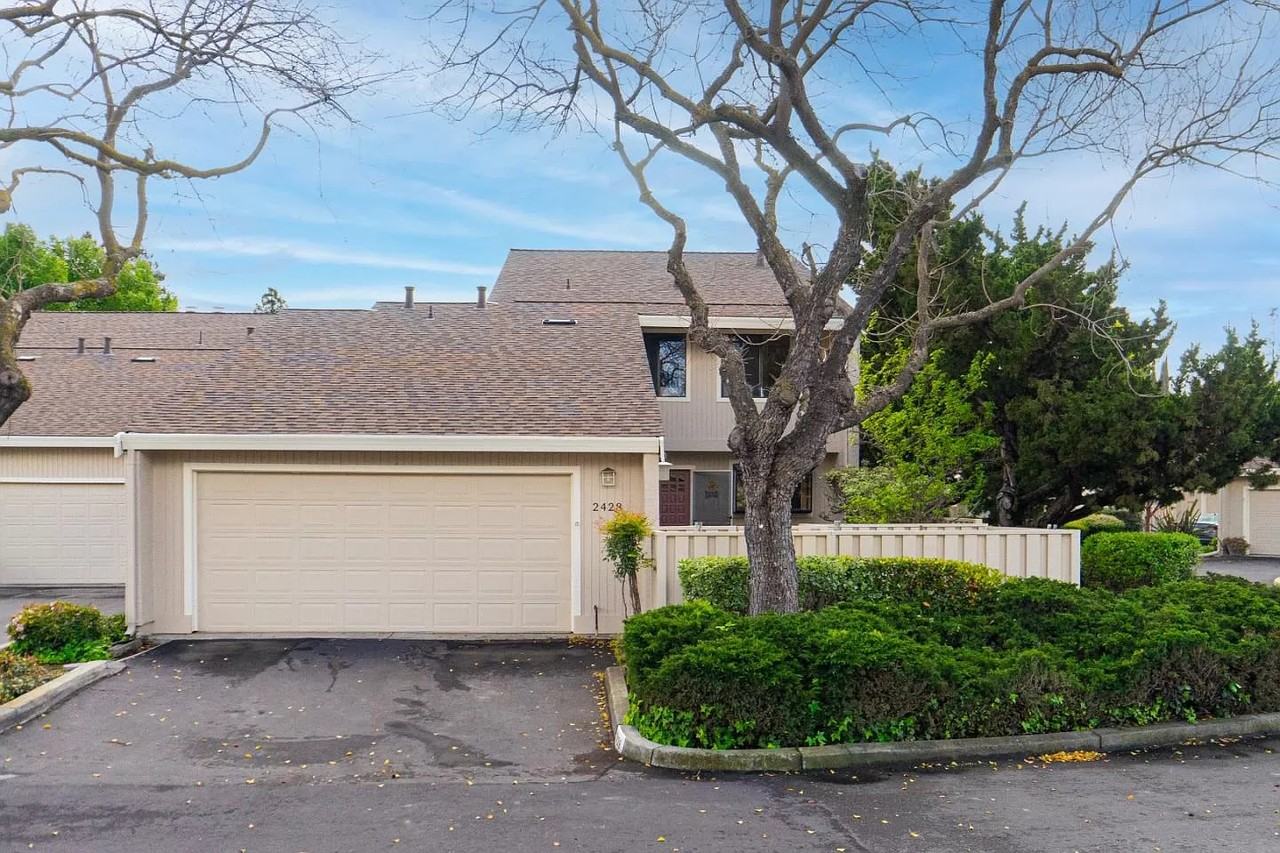 Listing photo 1 of 5